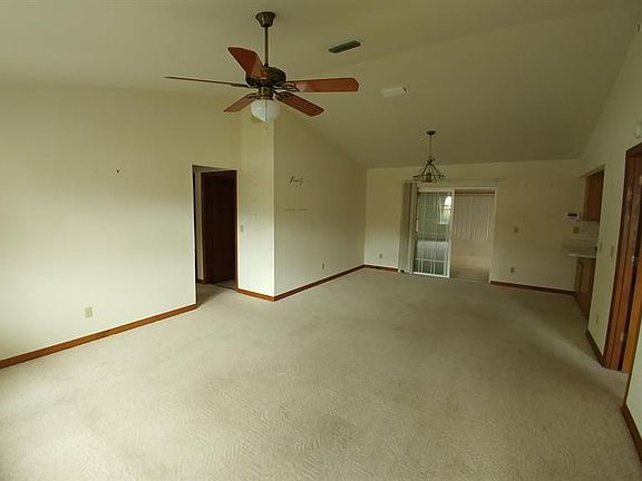 5th image of 11 SE 63rd Ter