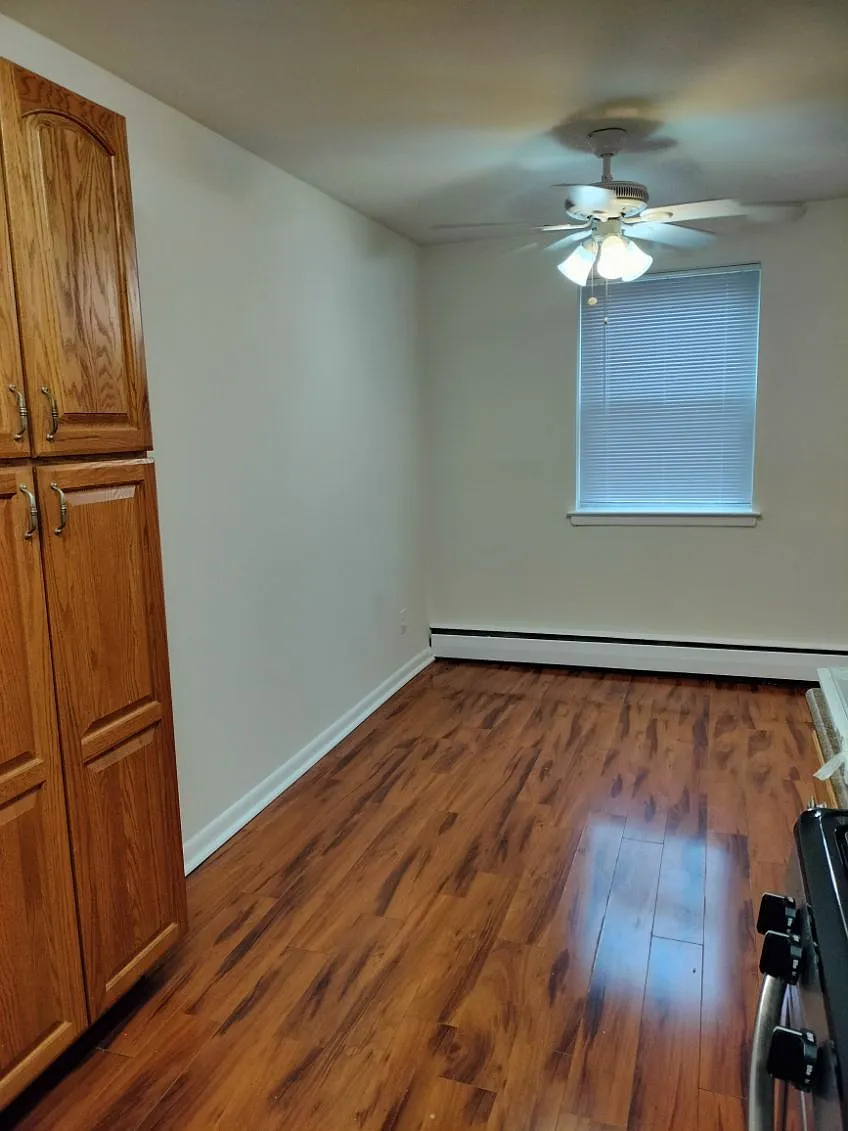 2 bed, 931 sqft, $1,825 — Photo 3