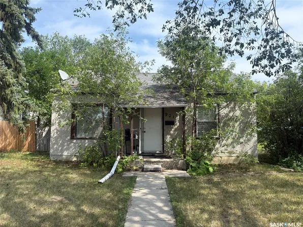 921 Argyle Street, Regina, SK S4T 3R2