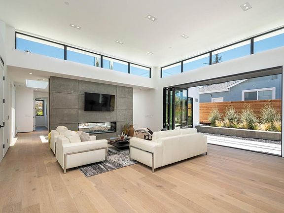 4th image of 839 Dartshire Way