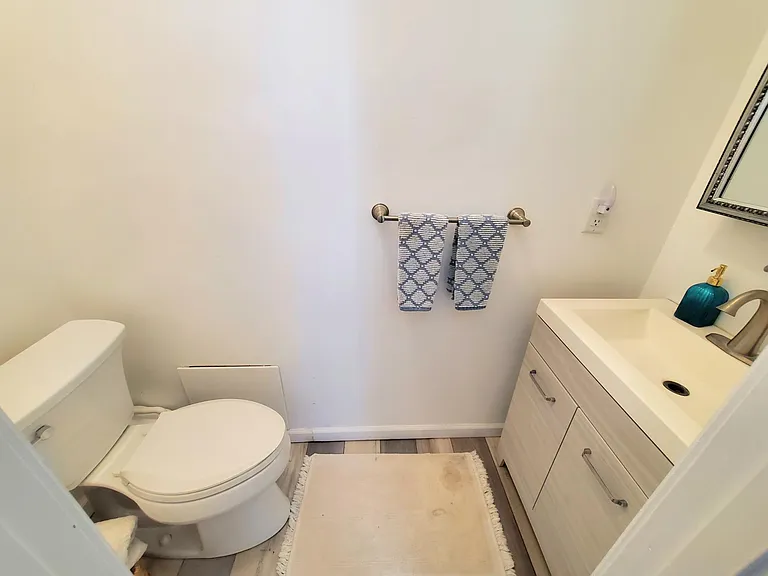 2232 Dartmouth Ave N — Photo 5