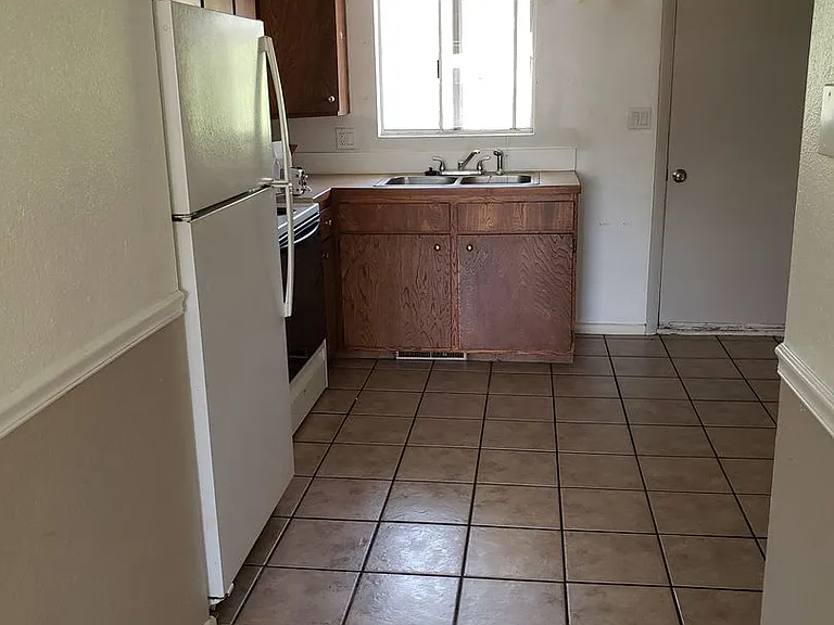 580 S 470th St E #4 — Photo 2