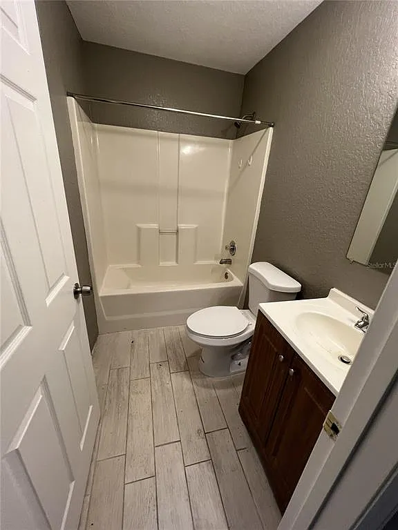 3 bed, 2.0 bath, 1000 sqft, $1,329 — Photo 4