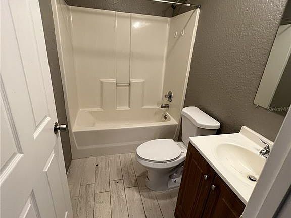4th image of 717 W Silver Springs Pl