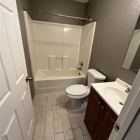 717 W Silver Springs Pl — Photo 4