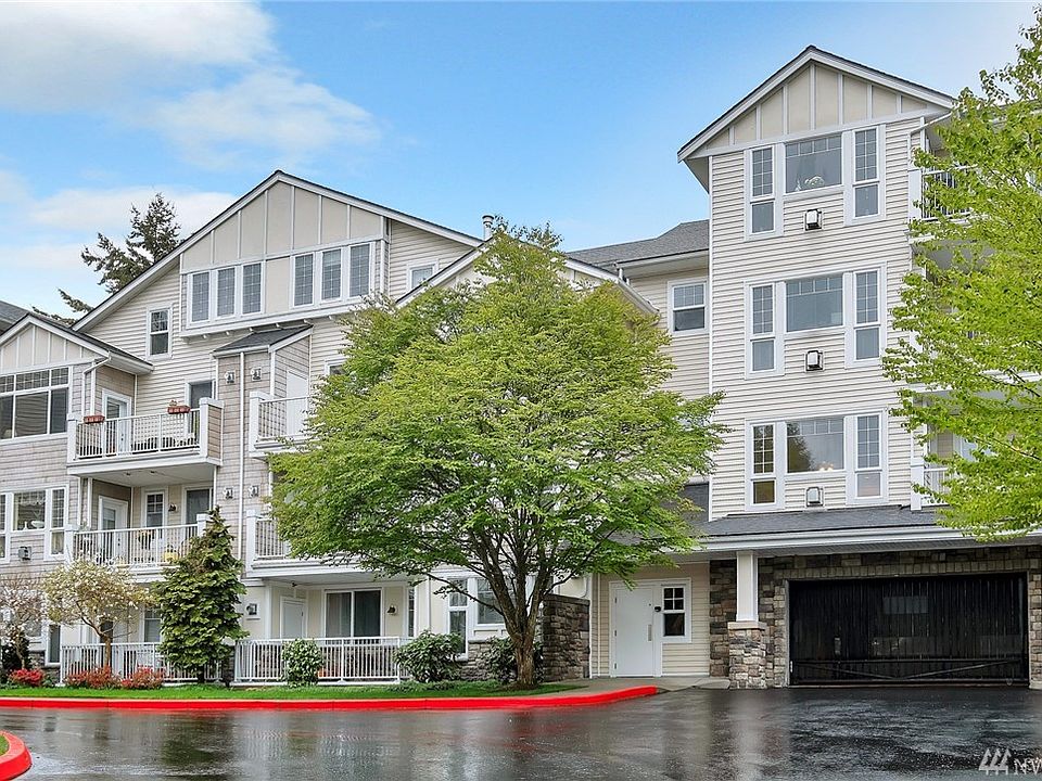 First Green Condos is an Ã©lite group of homes located right on one of the golf course - Everything is done right here at First 