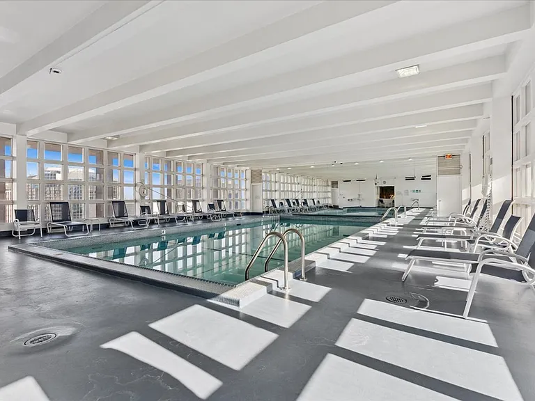 535 N Michigan Ave #2204 — Photo 17