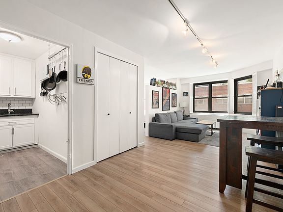2nd image of 220 E 57th St APT 11B