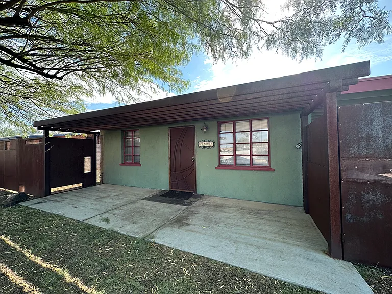 2208 N Rita Ave — Photo 1