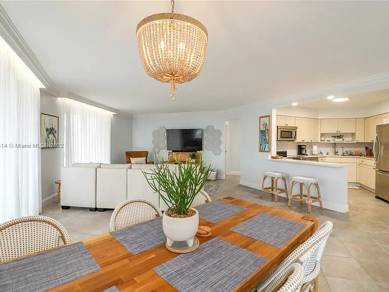 5161 Collins Ave #404 — Photo 5