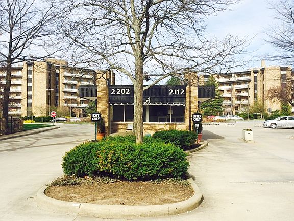 3rd image of 2112 Acacia Park Dr APT 305