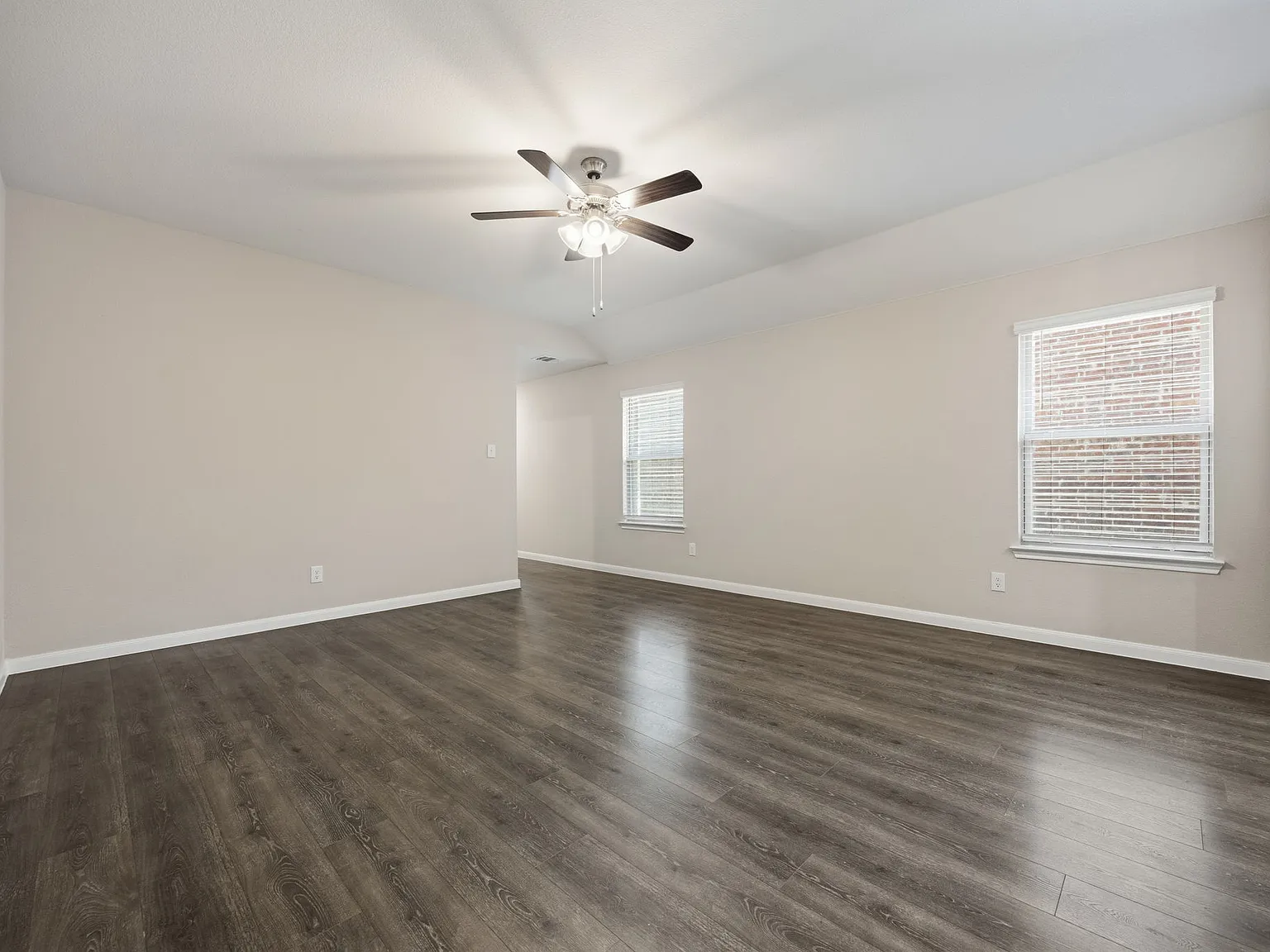3 bed, 1517 sqft, $2,050 — Photo 2