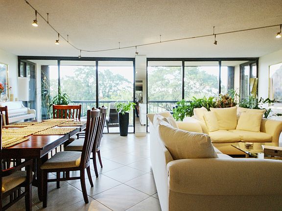 3rd image of 2480 Presidential Way APT 302