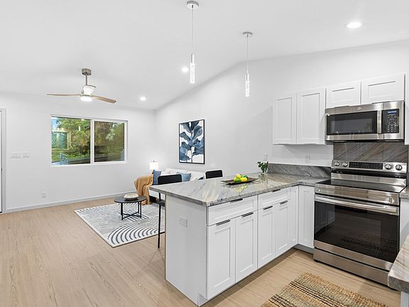 5th image of 16-2138 Kuhio Dr