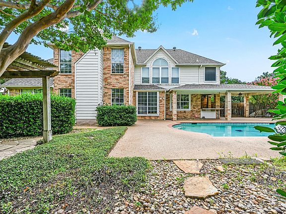 3rd image of 310 Canyon Lake Dr