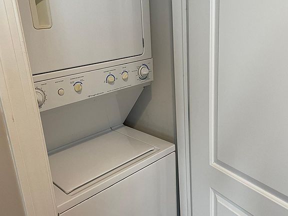 5th image of 2703 W Washington Blvd #3