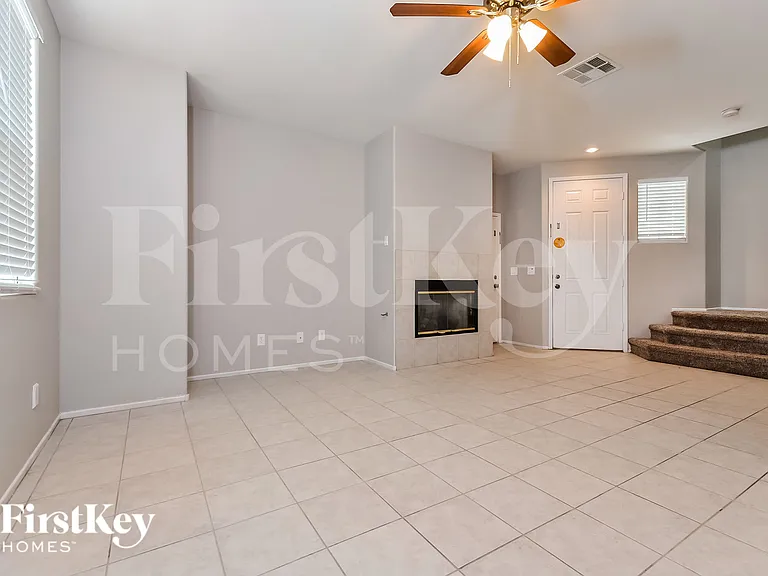 452 Redruth Dr — Photo 4