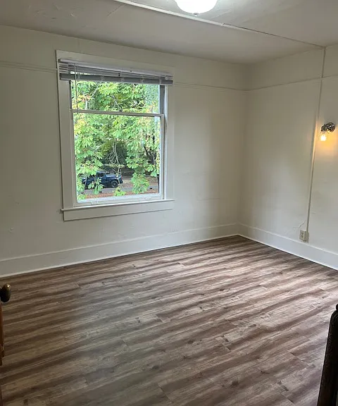 5038 17th Ave NE — Photo 1