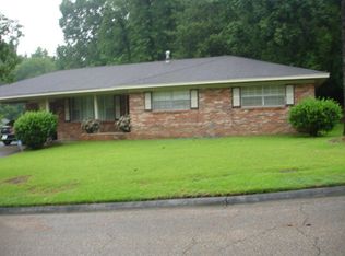 202 Azalea Ln, Vicksburg, MS 39180