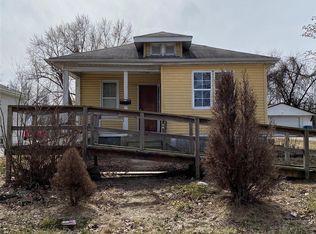 2213 Locust Ave, Alton, IL 62002