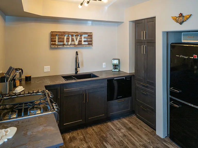 Gas stove
All new appliances
All new cabinets
Drawer dishwasher