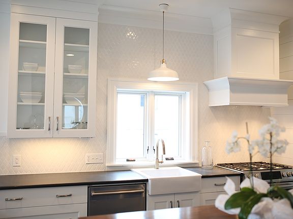 2nd image of 111 W Jennings St