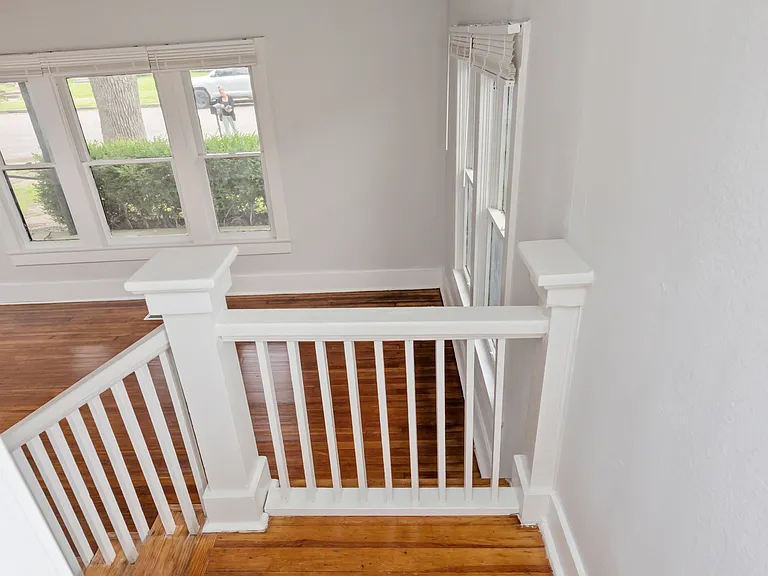 1025 W Walker St — Photo 8