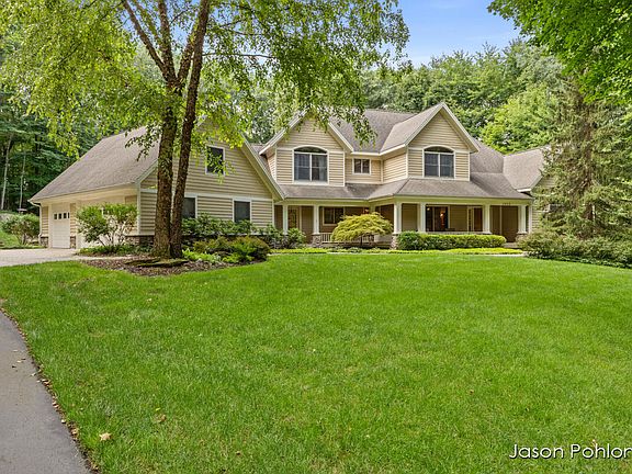 2nd image of 1900 Sterling Oaks Blvd SE