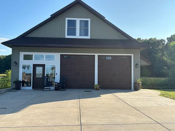 32144 Chamberlin Dr, Lawton, MI 49065