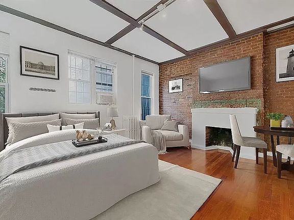 2nd image of 220 Sullivan St APT 4C