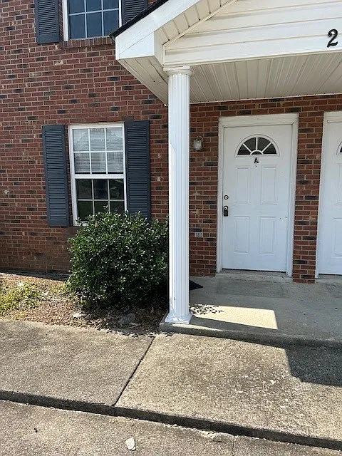 2 bed, 1.5 bath, 1000 sqft, $925 — Photo 2