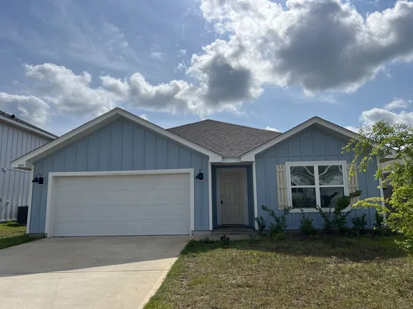 209 Laurel Hill St, Crestview, FL 32539
