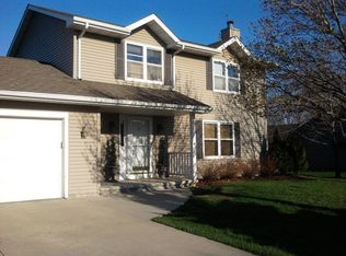 2767 Oakwood Cir, Oshkosh, WI 54904