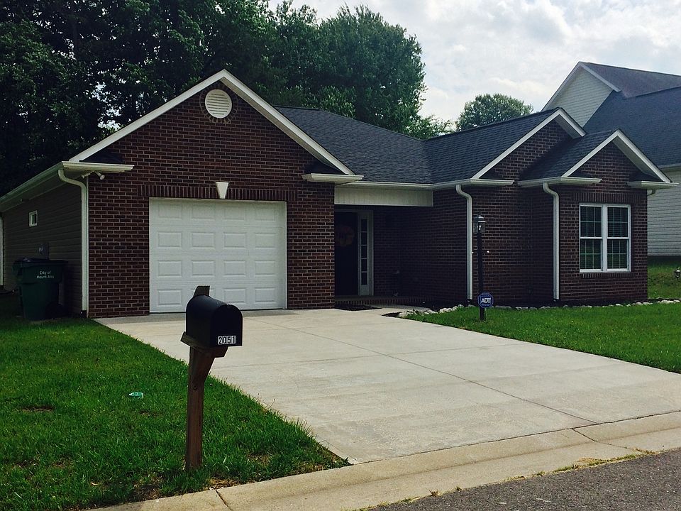 1st image of 2051 Country Hills Dr