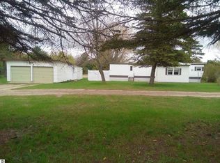 4329 S M 37, Grawn, MI 49637