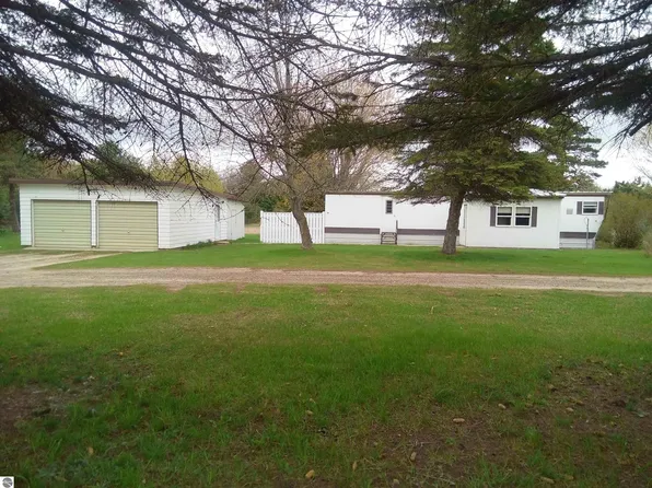 4329 S M 37, Grawn, MI 49637