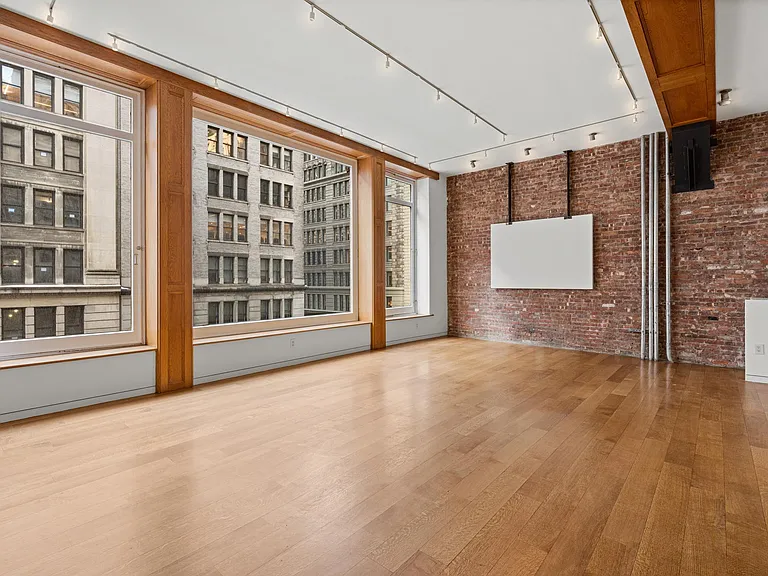 103 5th Ave #4 — Photo 1