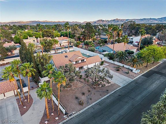 3rd image of 5448 S Mojave Rd