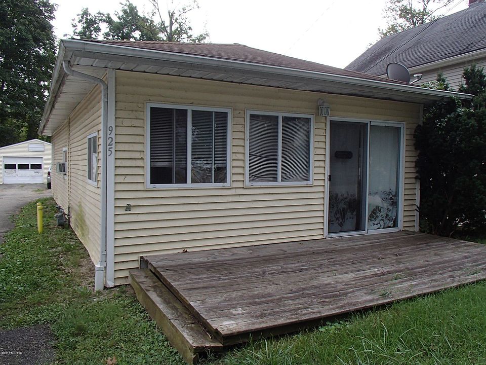 1st image of 925 Woodland Bch