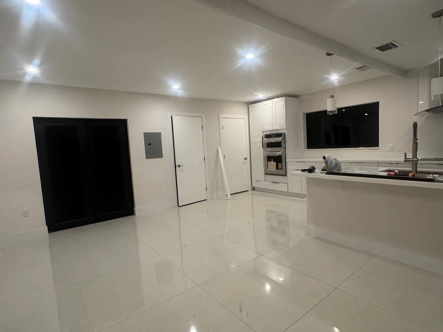2 bed, 1075 sqft, $3,675 — Photo 2