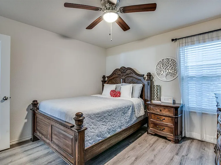 1829 Strongbark Dr — Photo 15