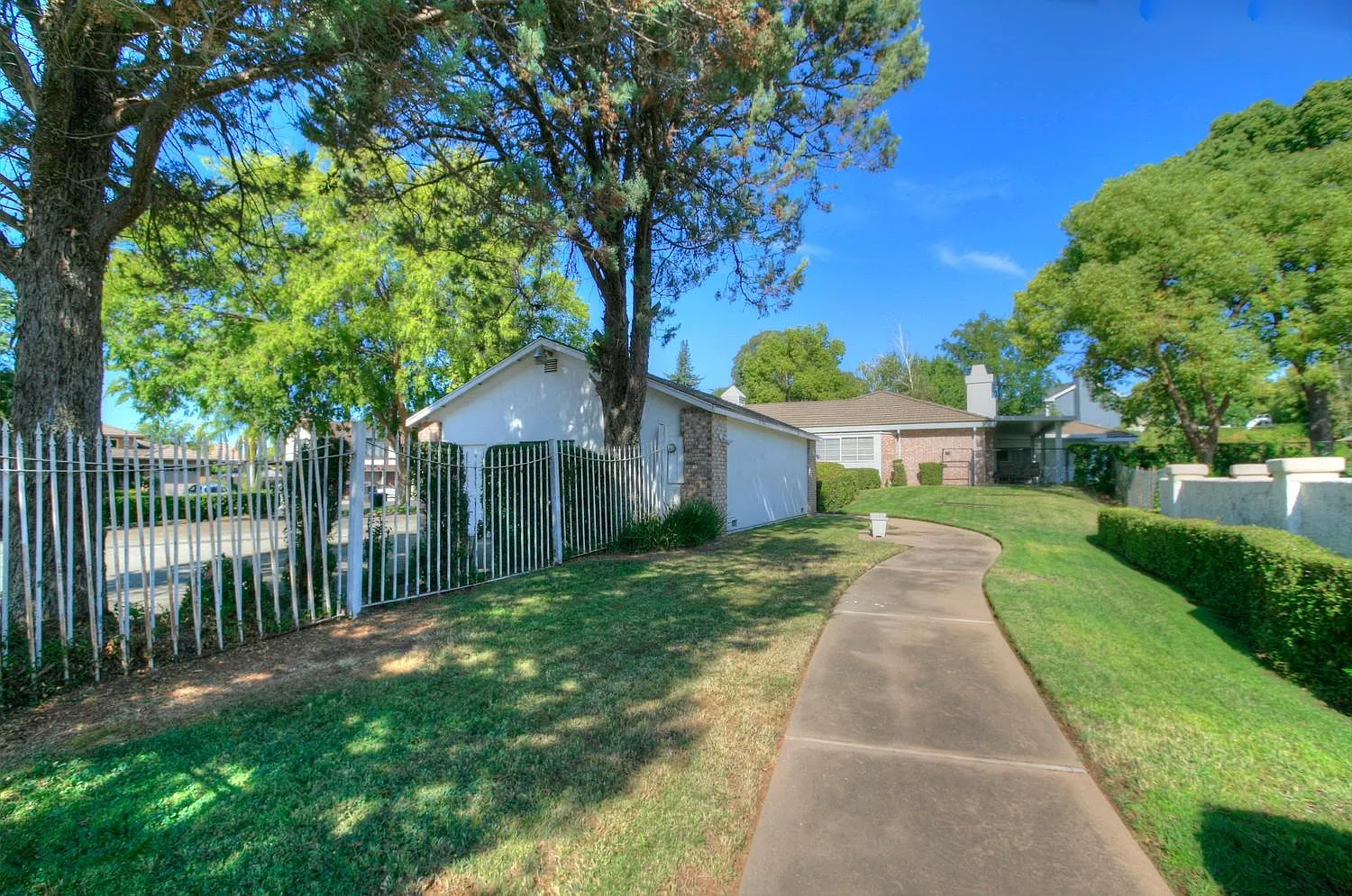 202 Saint Annes Pl photo 1