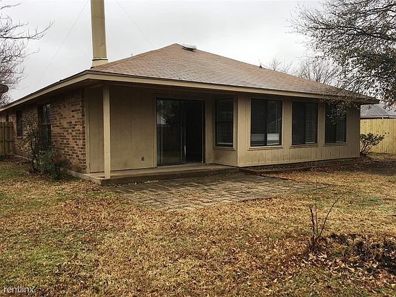 4th image of 221 Myrtle Dr