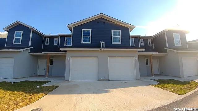 3 bed, 2.5 bath, 1325 sqft, $1,400 — Photo 2