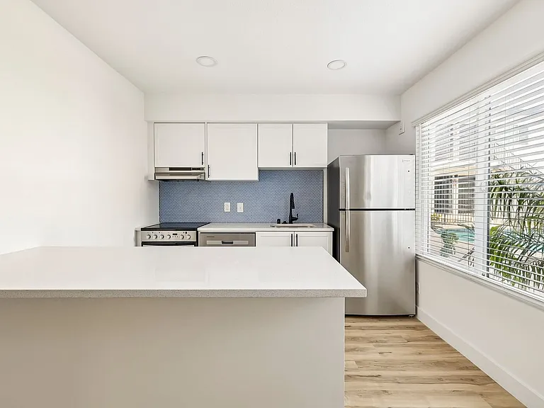 The Crest |NEWLY Renovated Studios, Lofts, 1, 2 & 3 Bedroom Homes Near the Beach — Photo 44
