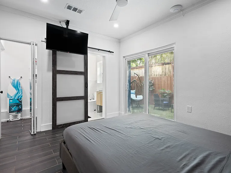 2608 W Swann Ave #D — Photo 7