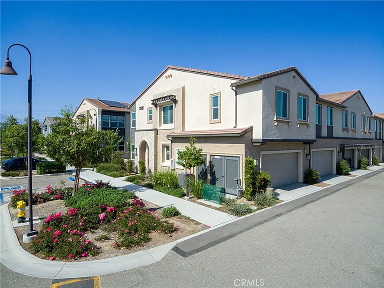 3921 S Jolly Paseo — Photo 3
