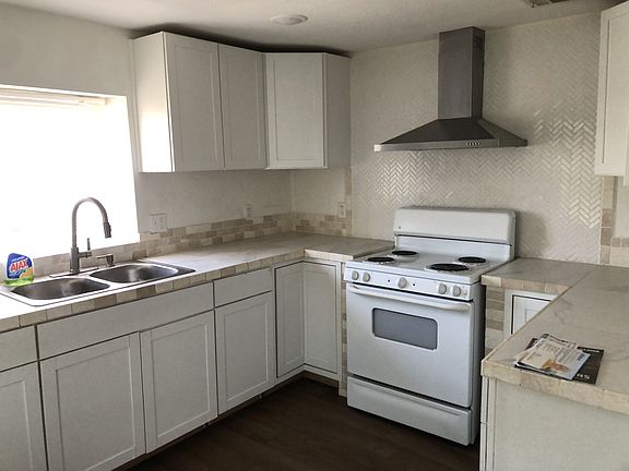 2nd image of 1912 S Uhl Rd