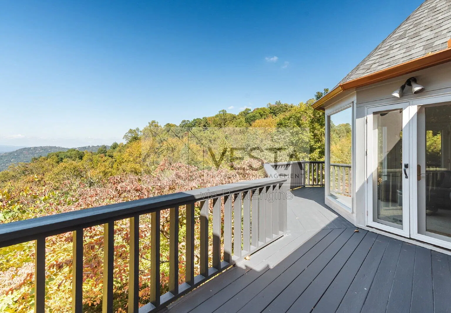 3 bed, 3.5 bath, 3897 sqft, $4,850 — Photo 2