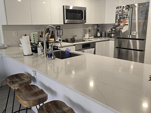 5th image of 1901 Brickell Ave APT B2110